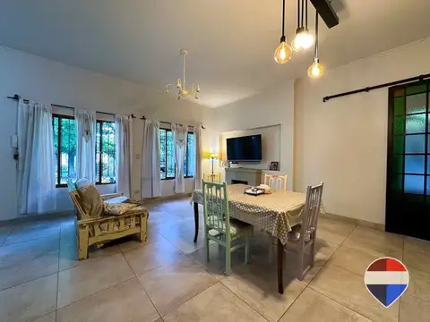 Casa en Venta con 2 cocheras