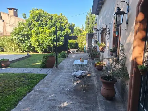 Casa 2 ambientes con 2 baños