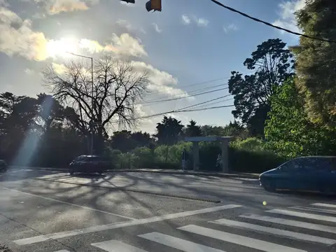 Local en  pleno Foco comercial de Del Viso eje Panamericana