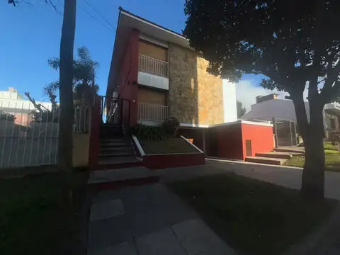 Venta Departamento 3 ambientes con cochera. Punta Mogotes