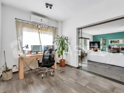 Casa 6 ambientes con 2 baños