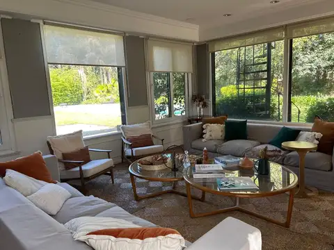 Casa en Venta con 9 cocheras