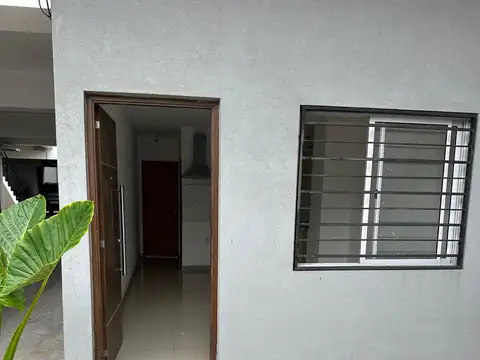 Alquiler 2 ambientes con cochera y patio - San justo