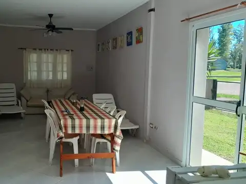 Casa 4 ambientes con 1 baño