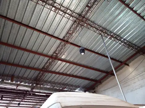 Galpón con casa y Altillo en venta G. Catan