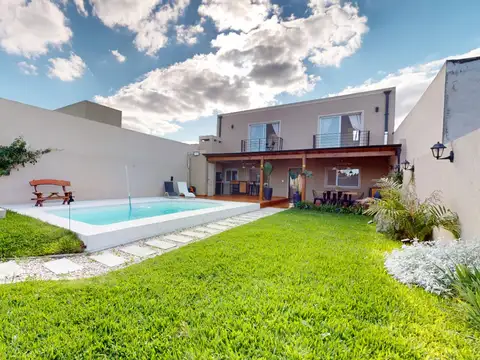 VENTA CASA 3 AMBIENTES CON PILETA QUINCHO Y COCHERA EN PETION CAÑUELAS