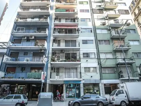 Semipiso de 4 ambientes al frente con Balcón terraza y Jardín de Invierno. Apto Profesional - Caball