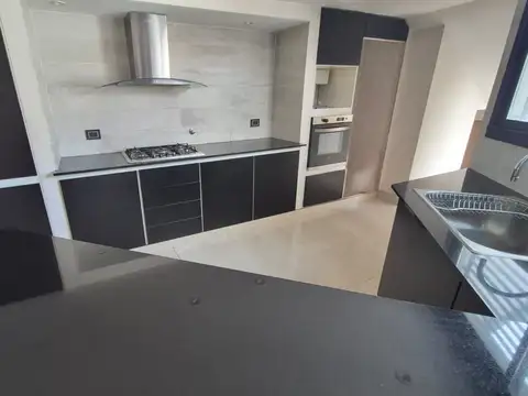 Venta - Casa 4 dormitorios - La Plata