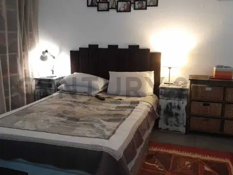 Muy buena casa de 4 amb. a 200 mts de Plaza Irlanda.