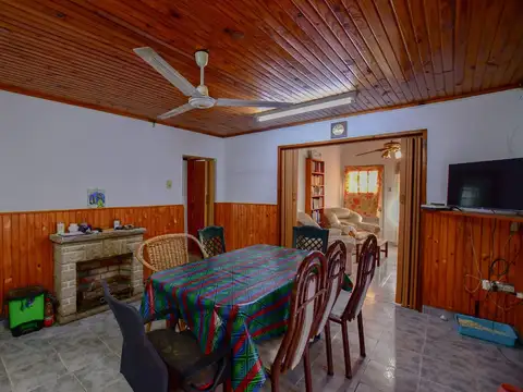CASA VENTA LA PLATA 3 DORMITORIOS QUINCHO PATIO
