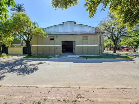 Galpones con Oficinas en Esquina Sobre Av Italia, con Gran Visibilidad | Lote de 605 m²