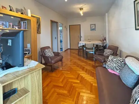 Semipiso de 3 Ambientes con balcon y cochera