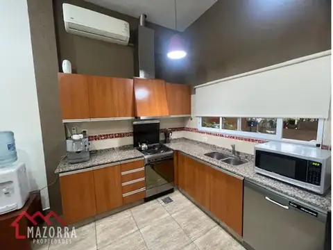 Casa 6 ambientes con 4 baños