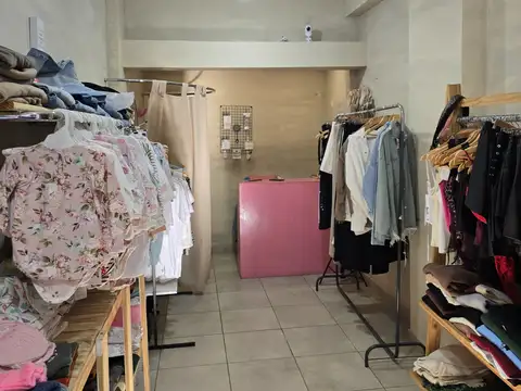 Local en Alquiler en Villa Luzuriaga, $ 650.000