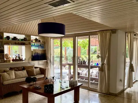Casa en Venta con 4 cocheras
