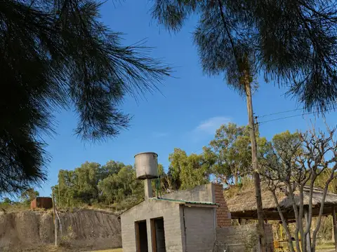 Casa con piscina y quincho – Camino al Autódromo