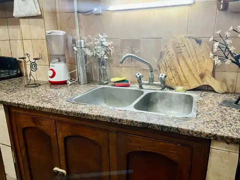 Casa 6 ambientes con 2 baños