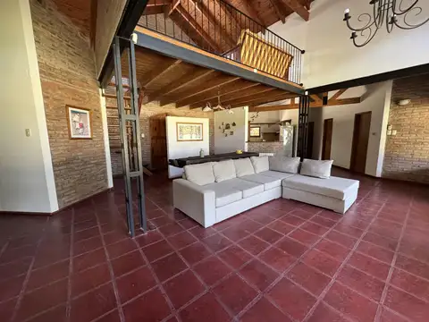 Casa 6 ambientes con 3 baños