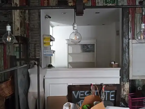 Local en Venta Via Púb.