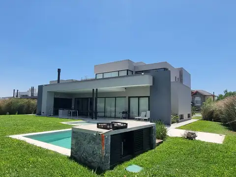 HERMOSISIMA CASA MINIMALISTA 