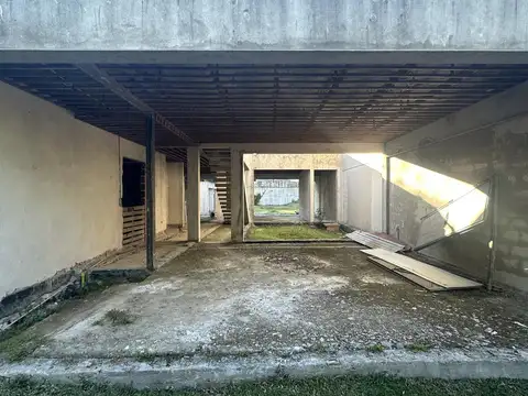 Casa a terminar en City Bell.  449 y 23