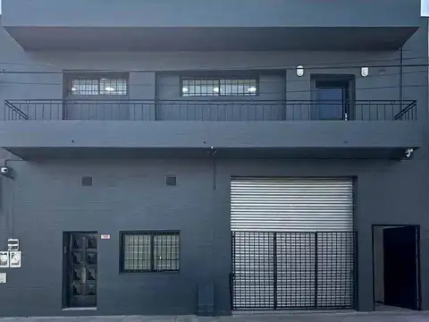 Depósito en venta - Oficinas - Baños - 640Mts2 - 3 de Febrero