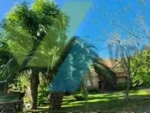 Casa en Alquiler CC Los Quinchos 3 dorm / Piscina + Jacuzzi y hermoso Jardín