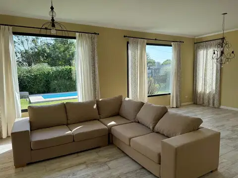 Casa 4 ambientes con 3 baños