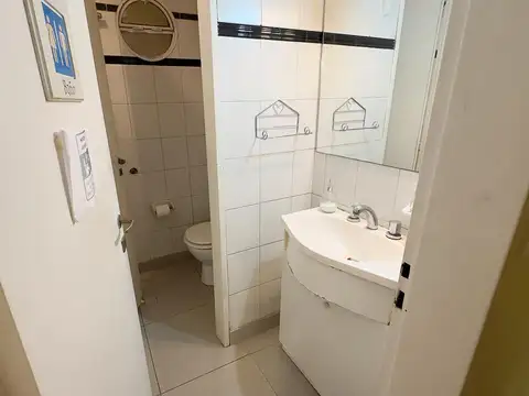 Consultorio/oficina con baulera de 56m² en pleno Centro de San Martin.