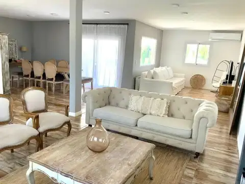 Casa en VENTA con espejo de agua