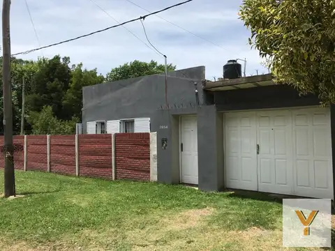 Casa en venta - 1 dormitorio 1 baño - cochera - Gambier, La Plata