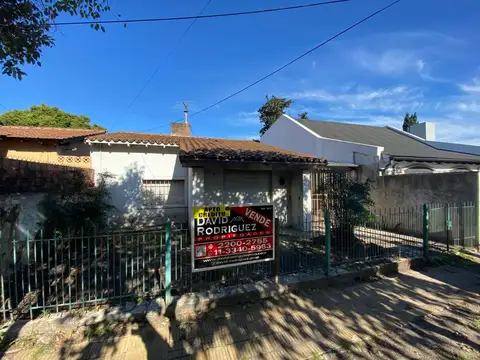 CHALET 3 AMBIENTES A REFFACIONAR EN VENTA