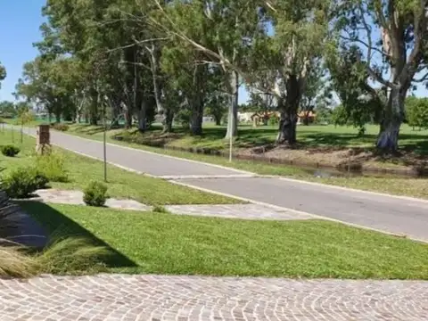 Casa en Venta 5 ambientes en Barrio cerrado Monet