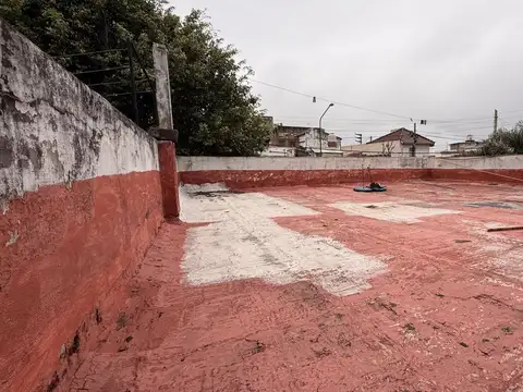 CASA 3 AMBIENTES EN VENTA CON PATIO Y TERRAZA.