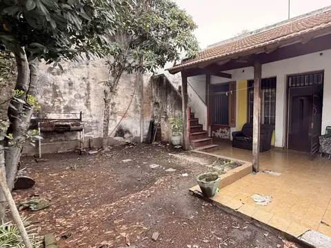 CASA 3 AMBIENTES EN VENTA CON PATIO Y TERRAZA.