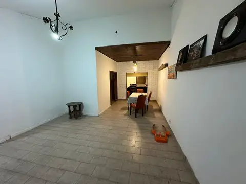 Casa 4 ambientes con 1 baño