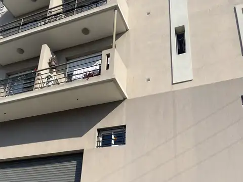 Departamento 2 ambientes con balcon al frente 