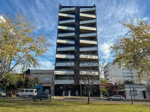 DPTO DE CATEGORIA EN VENTA FRENTE A PARQUE ALBERTI