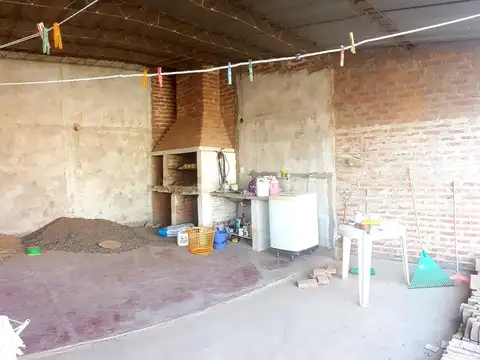 SE ALQUILA:  B° BANCARIO, CASA DE 2 DORMITORIOS