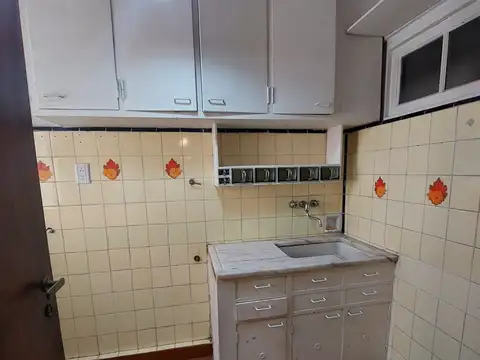 ZUFRIATEGUI 600, Piso 6