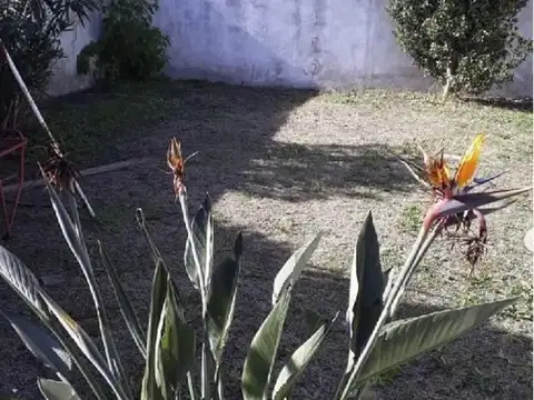 Casa 5 ambientes con 1 baño