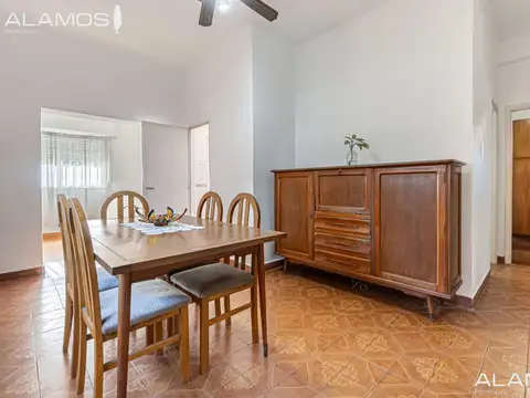 Casa 3 ambientes con parque en Villa Luzuriaga