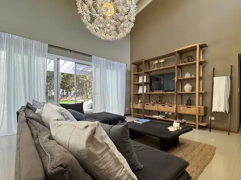 Casa en Alquiler Temporal en La Herradura, USD 3.500