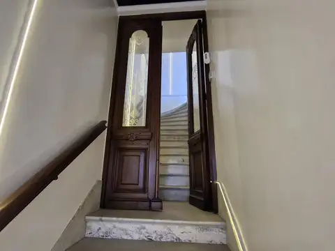 VENTA PH 6 AMBIENTES CON TERRAZA Y QUINCHO RECICLADO EN BALVANERA