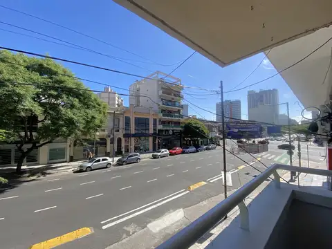 Avenida Forest 1100, Piso 1