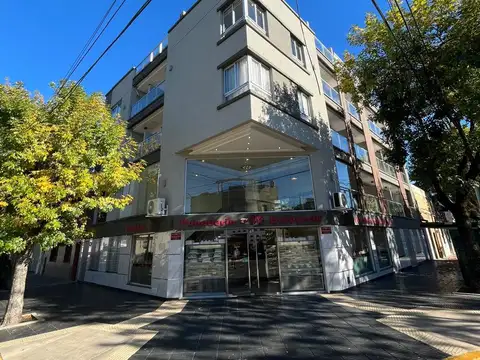 LINIERS. JOSE L. SUAREZ 500. MONOAMBIENTE DE CATEGORIA AL FRENTE CON BALCON Y LAVADERO