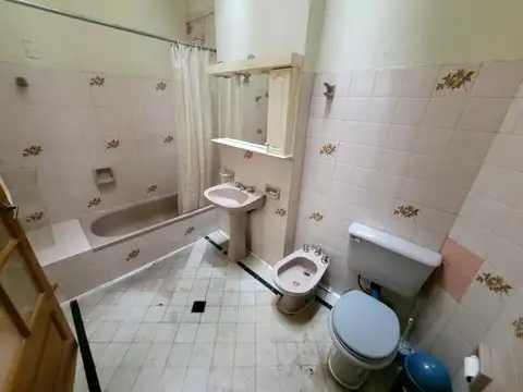 Depto Tipo Casa 6 ambientes con 2 baños
