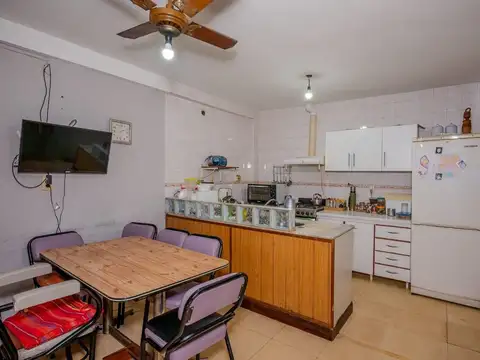 VENTA CASA CON PATIO ,COCHERA Y TERRAZA Z/CASEROS