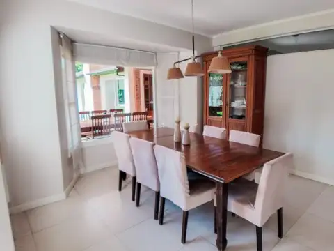 Casa 6 ambientes con 5 baños