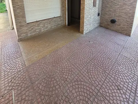 Casa 4 ambientes con 2 baños
